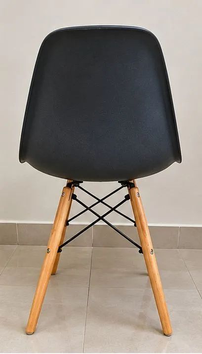 CADEIRA EAMES PRETA COM PÉS DE MADEIRA - Foto 4