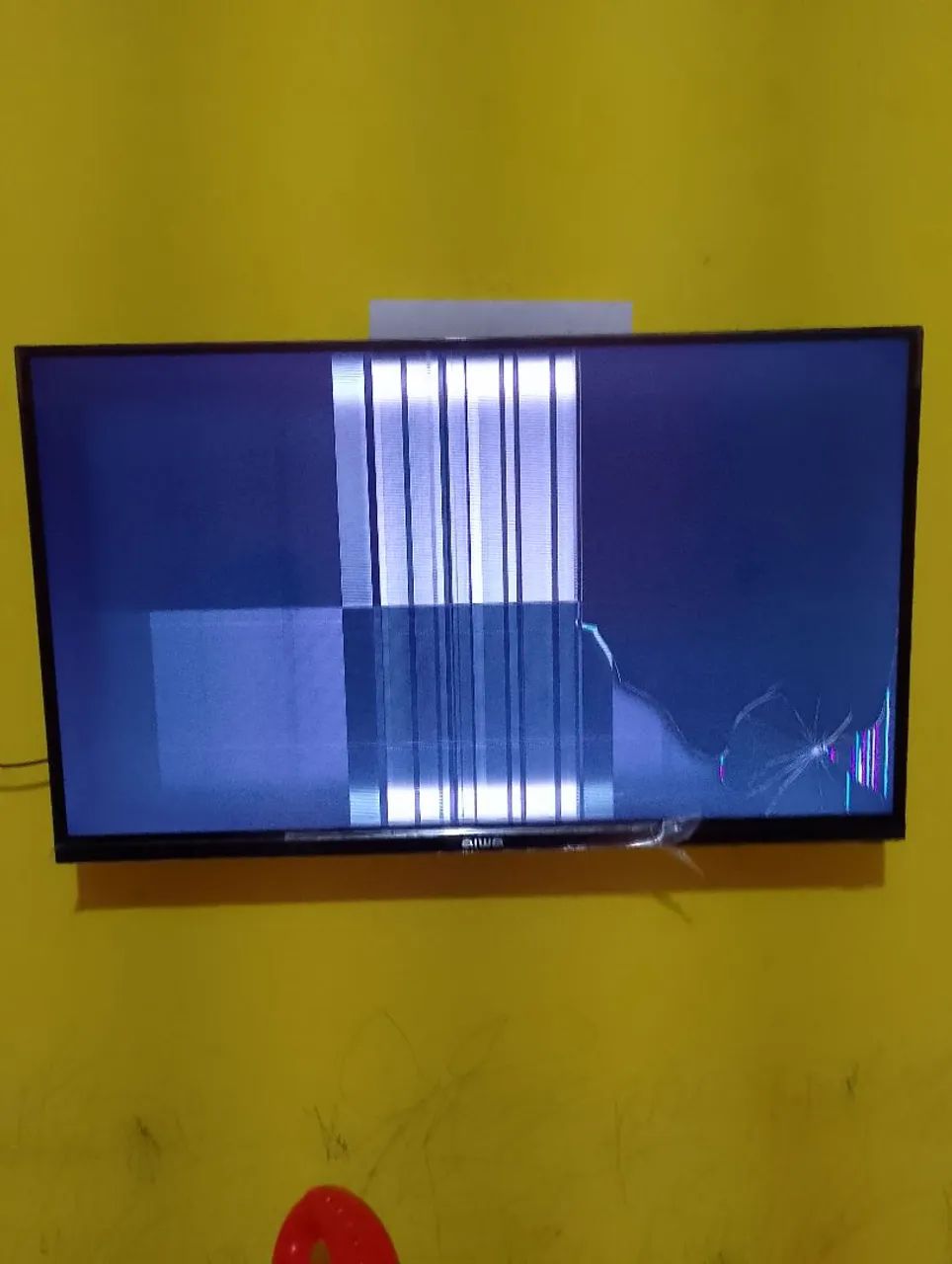 uma tv 32 polegadas com avaria na tela ainda nova valor 200