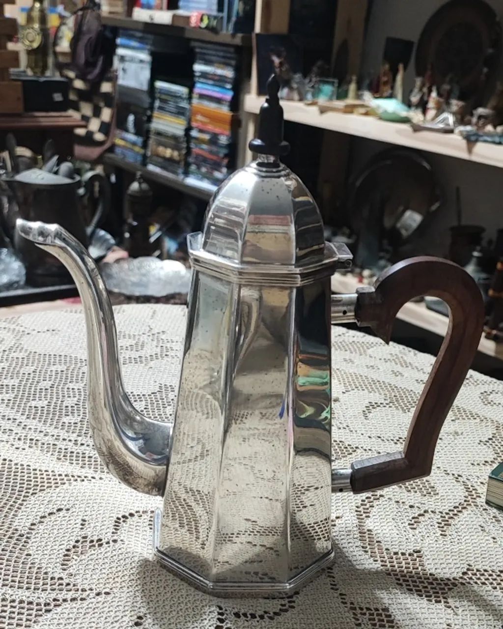 Lindo e Antigo Bule em Prata 90