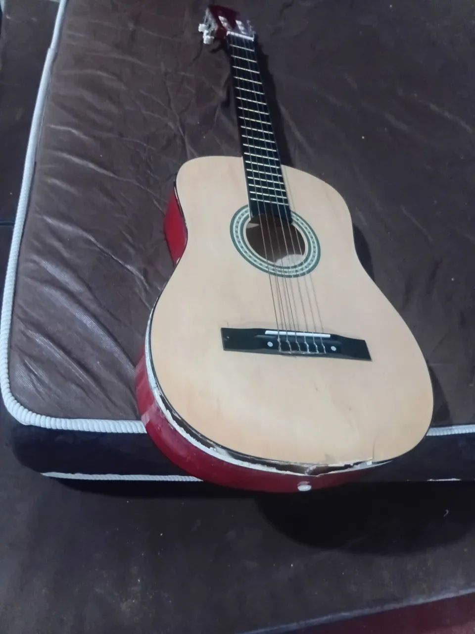 VIOLÃO COM DEFEITO 