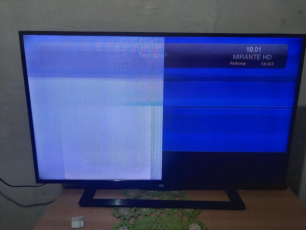 TV AOC 43 polegadas - com defeito de tela listas brancas  - Foto 2