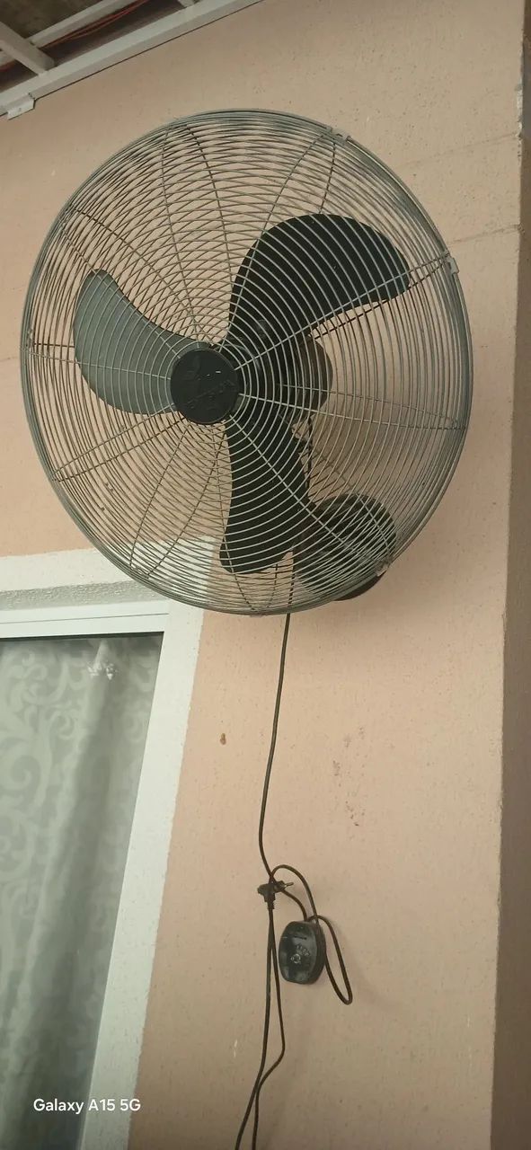Ventilador de parede preto 