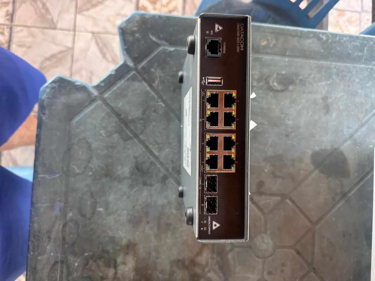 Datacom DM2500 6GT+2GC