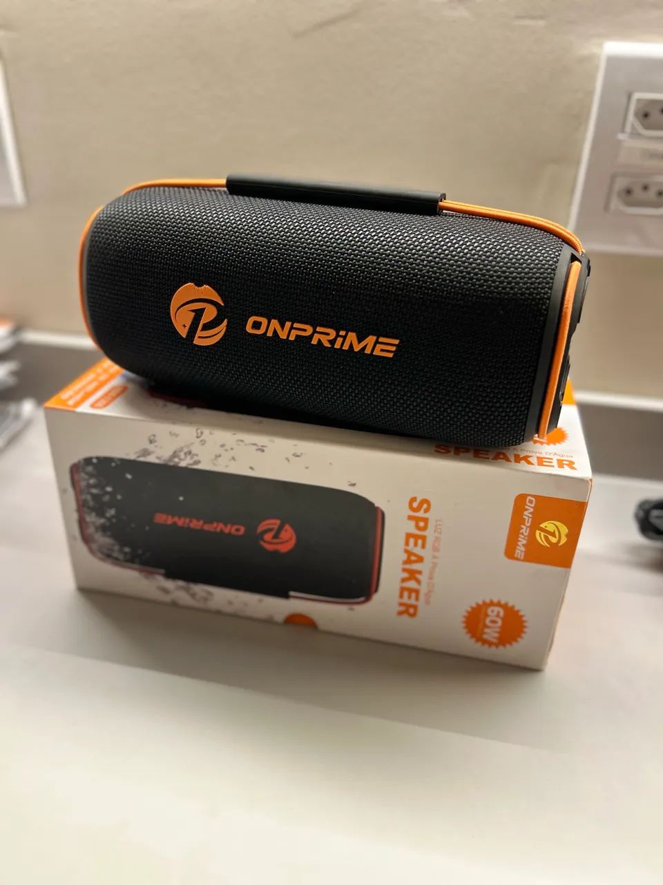 Caixa De Som 60w Bluetooth Com Led Wireless resistente á água  Cor Preto
