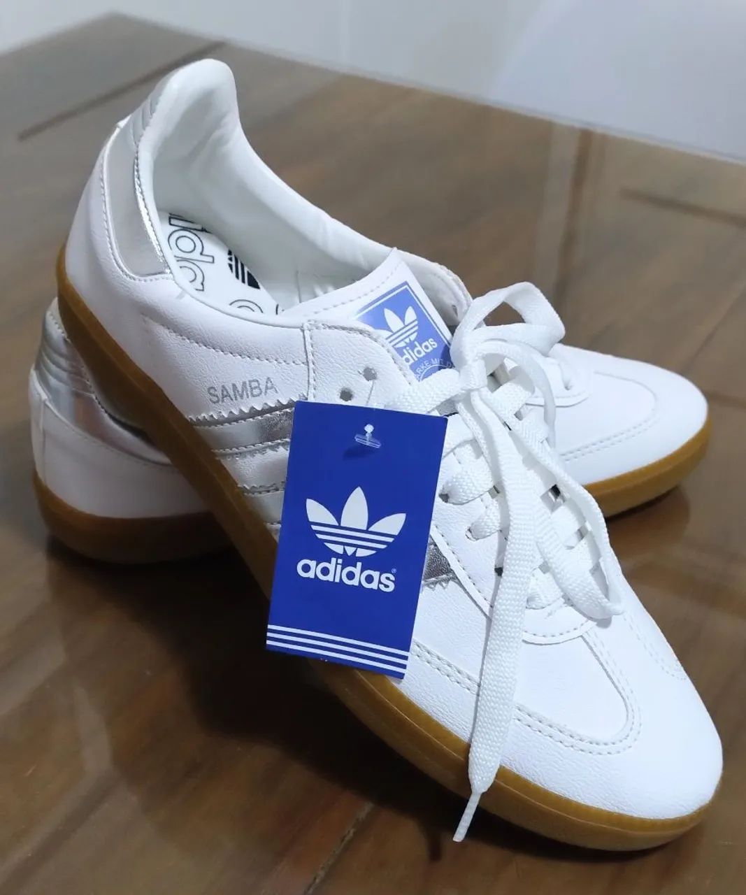 Tênis Adidas Samba 36/37. Novo, sem uso. Primeira linha branco e prata!