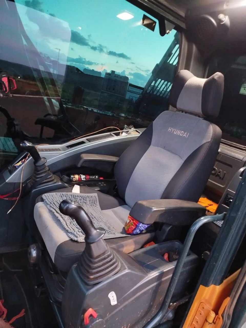 Escavadeira Hidráulica Hyundai Robex 150 LC  - Foto 5