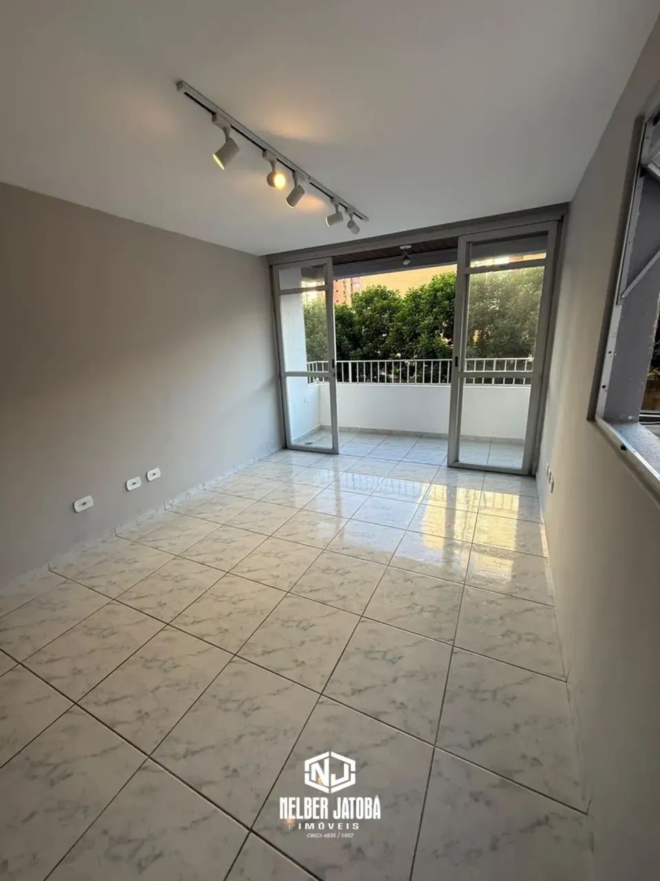 Venda e Aluguel | 118m² | 3 Quartos (1 Suíte)  | Ponta Verde - Foto 2