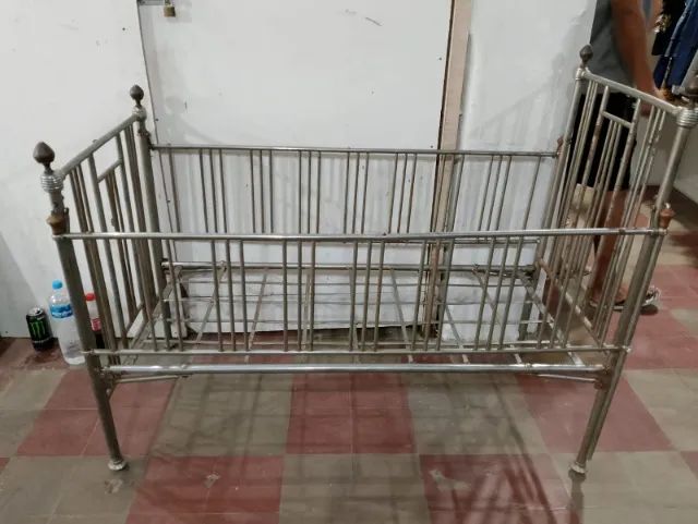 Berço Antigo de Ferro