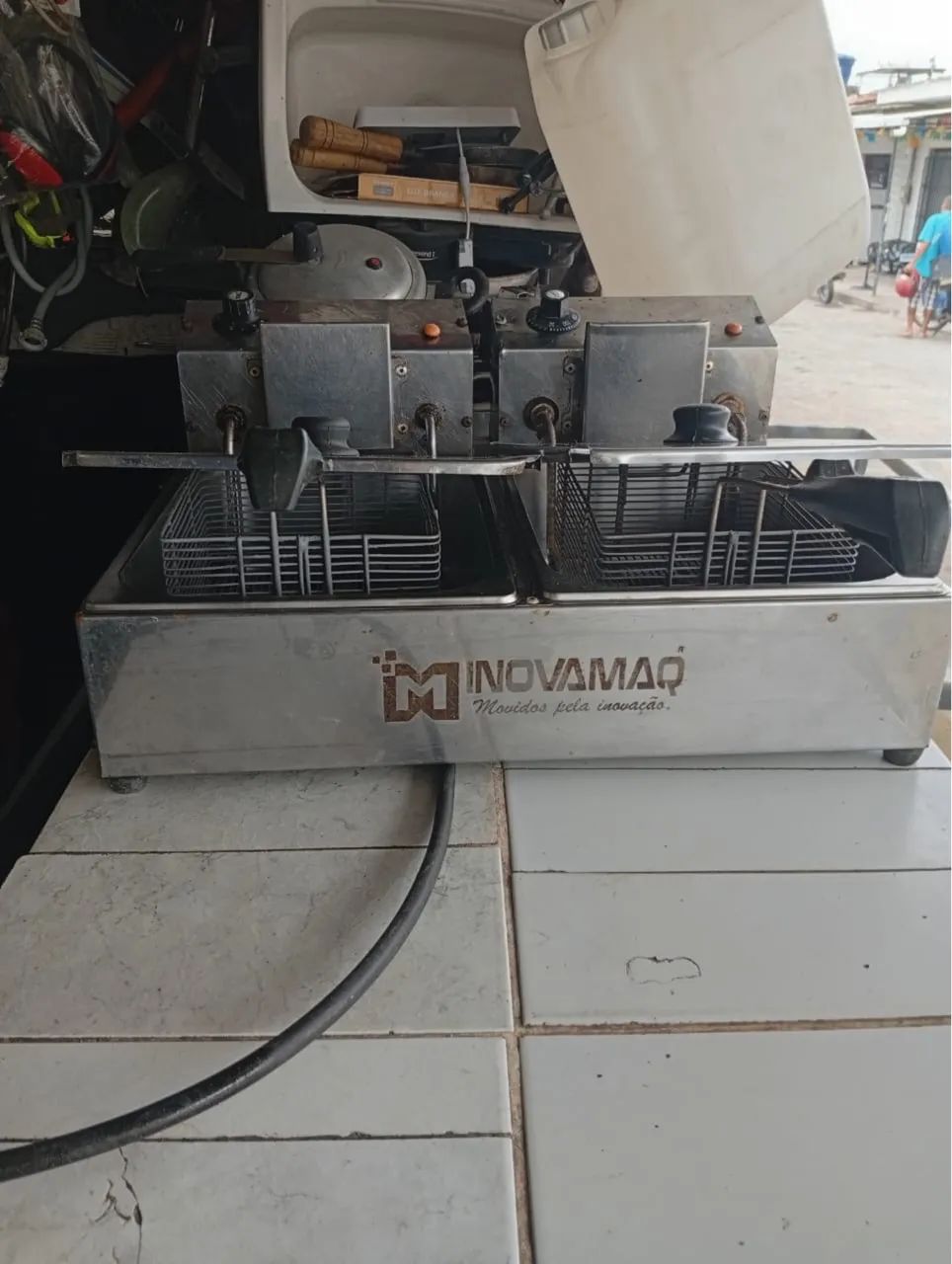 Fritadeira elétrica com duas cubas Seminova  - Foto 2