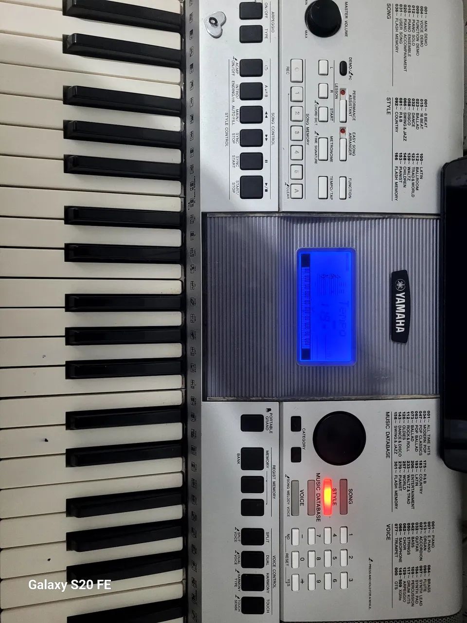 Teclado yamaha psr E413 - Foto 4