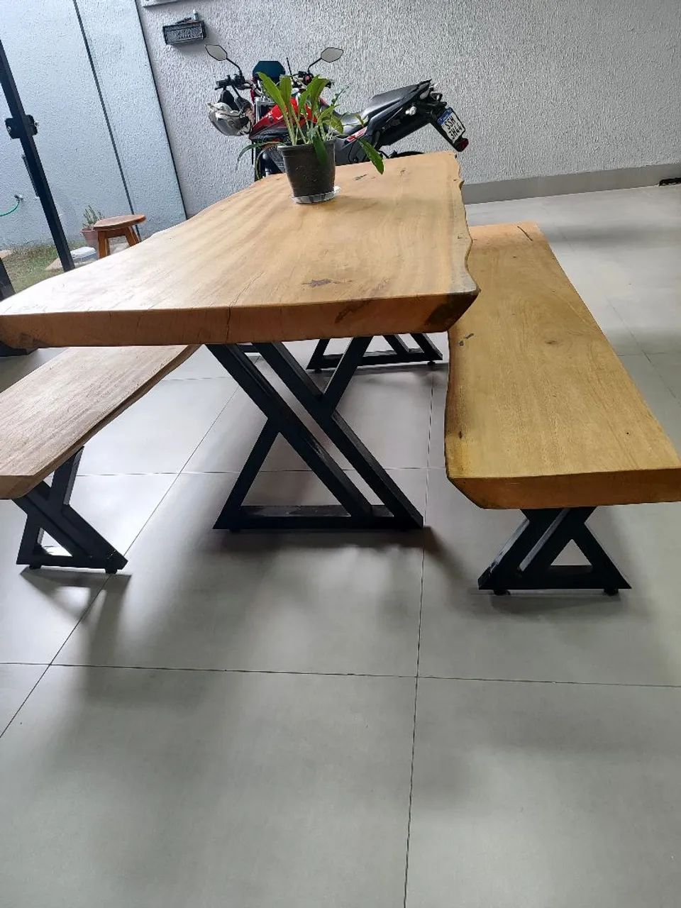 Mesa de Madeira com 2 Bancos  - Foto 2