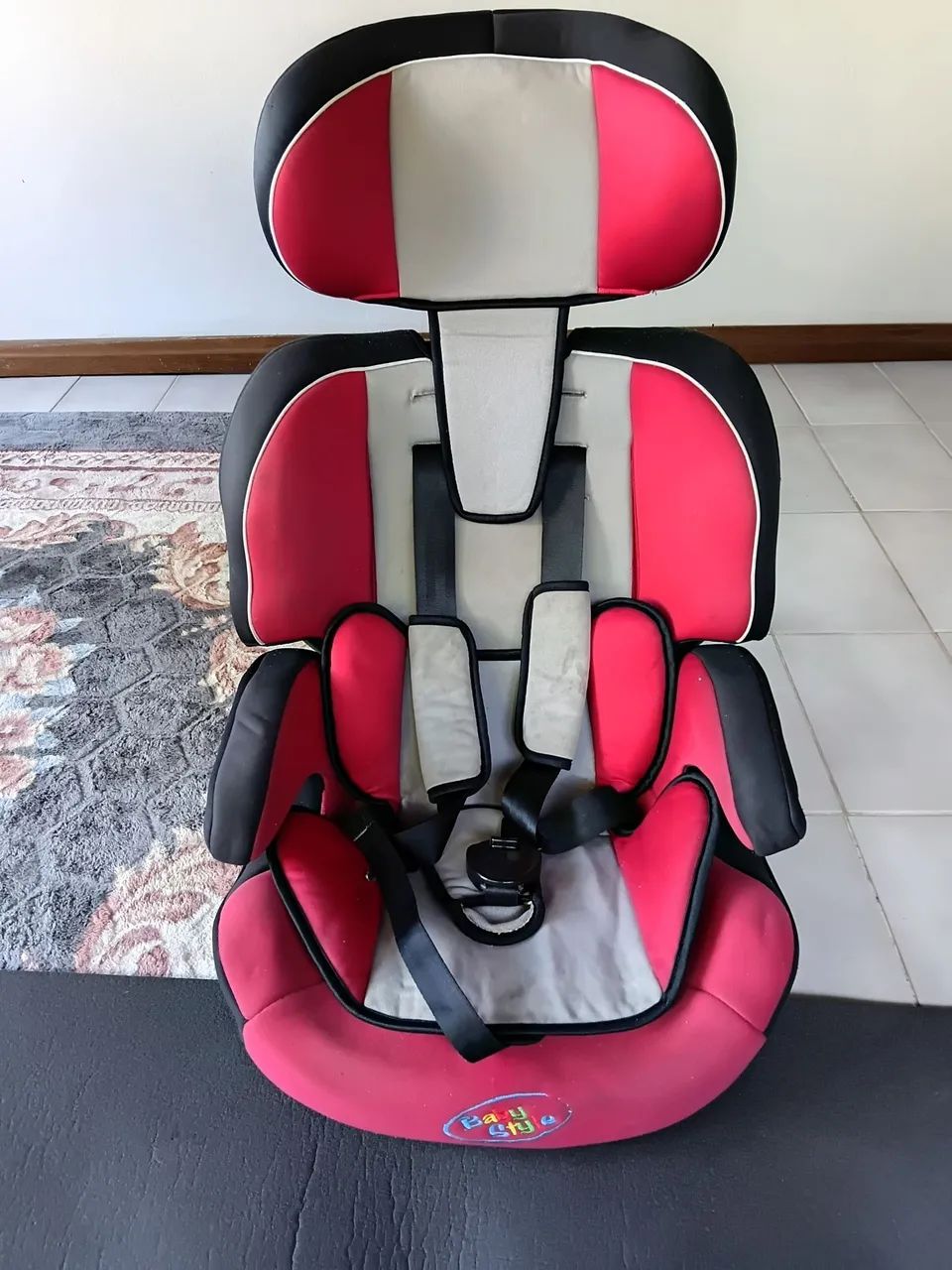 Vendo Cadeirinha infantil para carro em bom estado de conservação. 