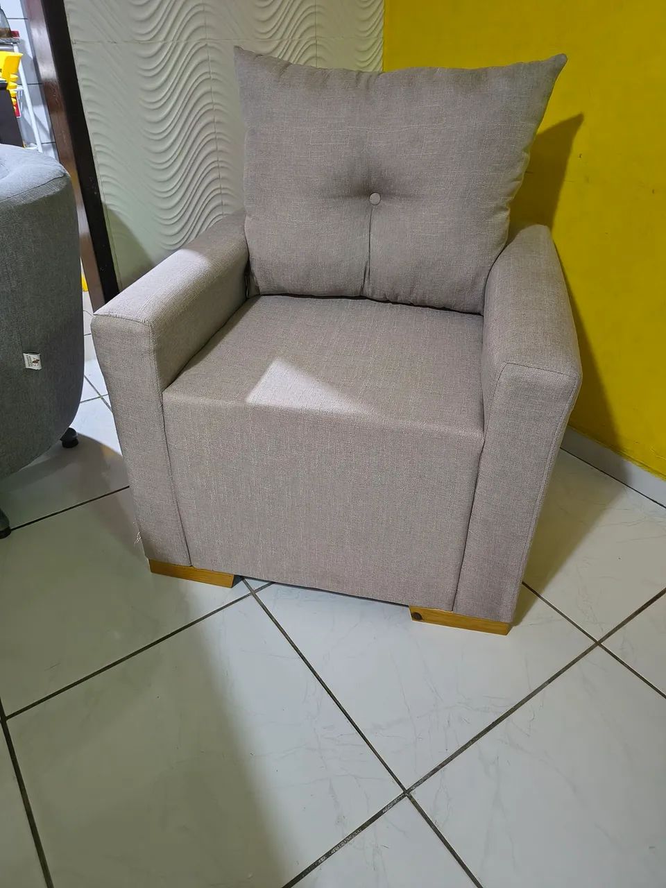 Poltrona decorativa em linho - Foto 2
