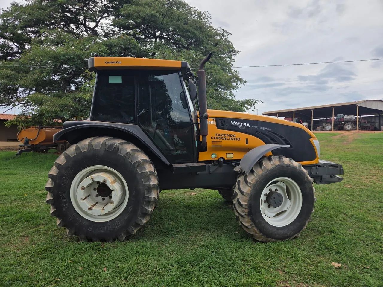Trator Valtra 