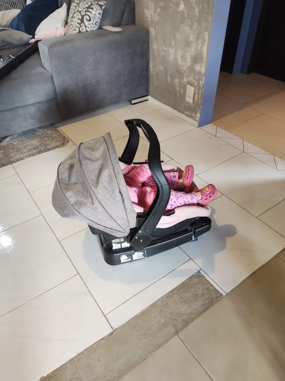 Vendo bebê conforto da marca Cosco, em ótimo estado  - Foto 2