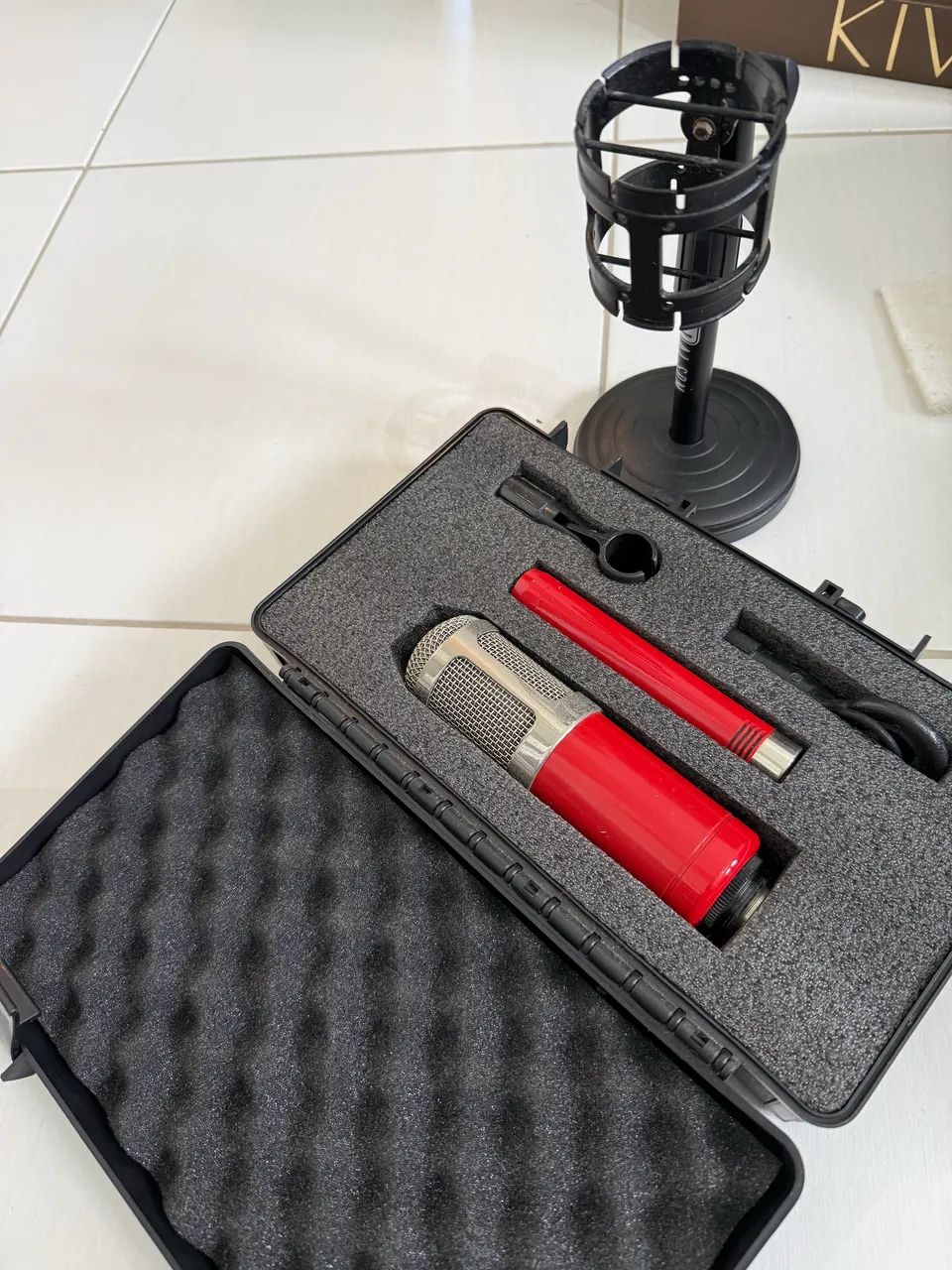 Kit Microfones Condensadores MXL 550/551 + Maleta e Suportes