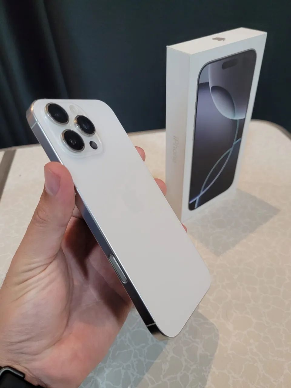 iPhone 16 Pro Max - 256GB - Branco - Foto 2