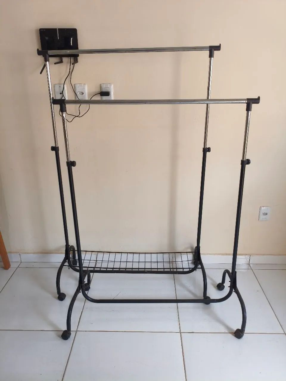 Araras de roupas - Foto 2