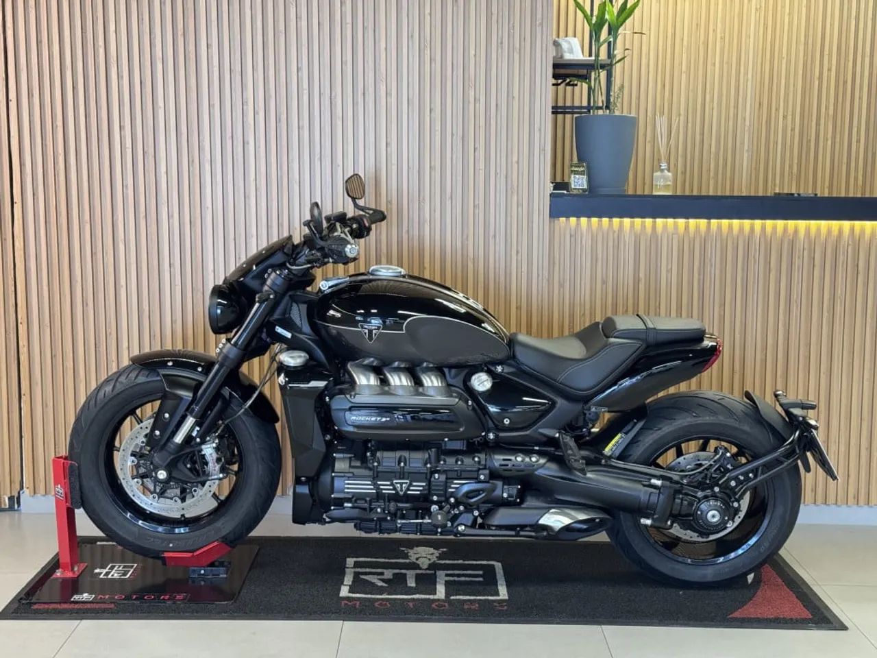 Triumph Rocket III R 2025 - Foto 2
