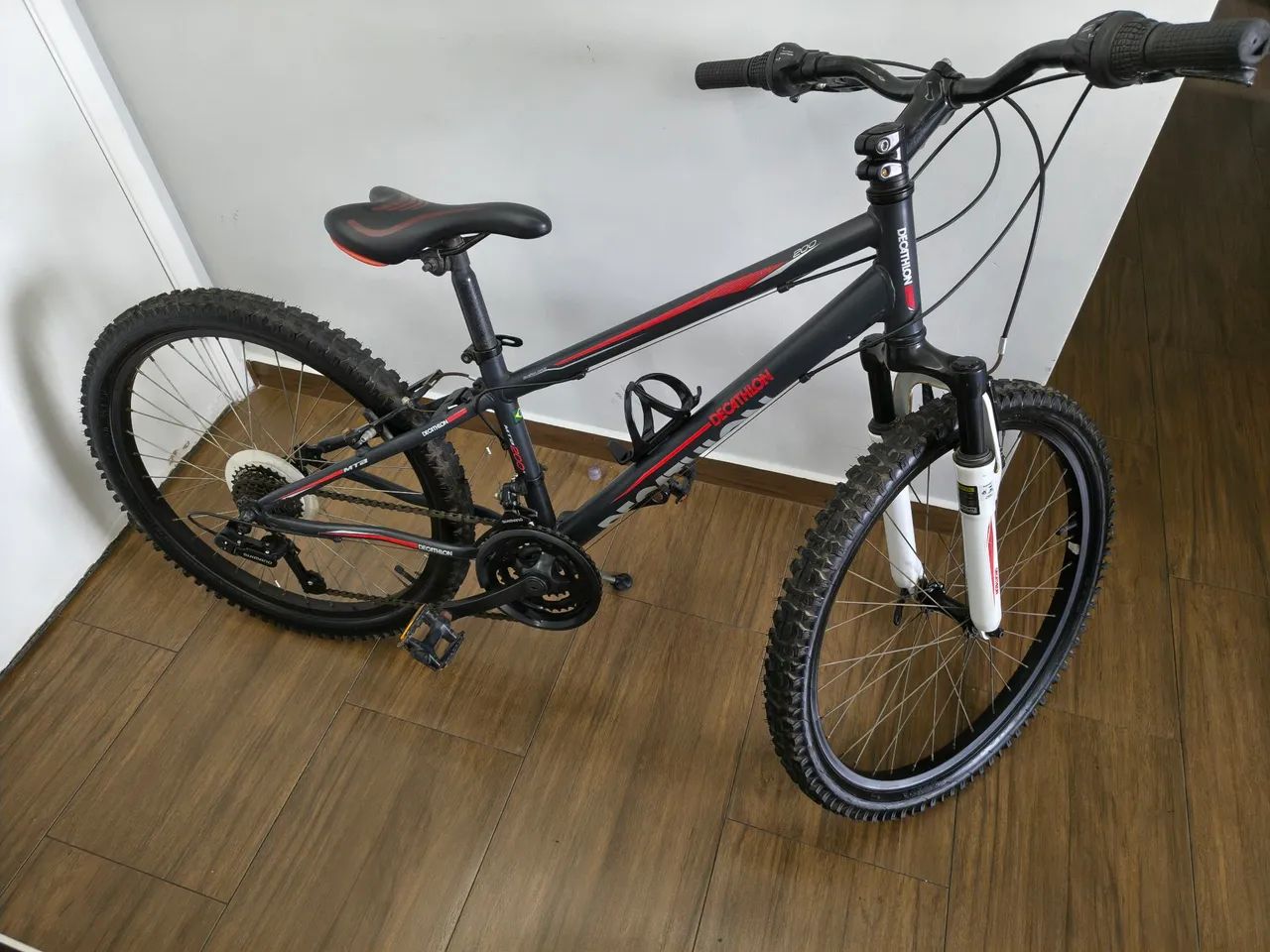 Bicicleta aro 24 - Decathlon - 21 machas com amortecedor  - Foto 4