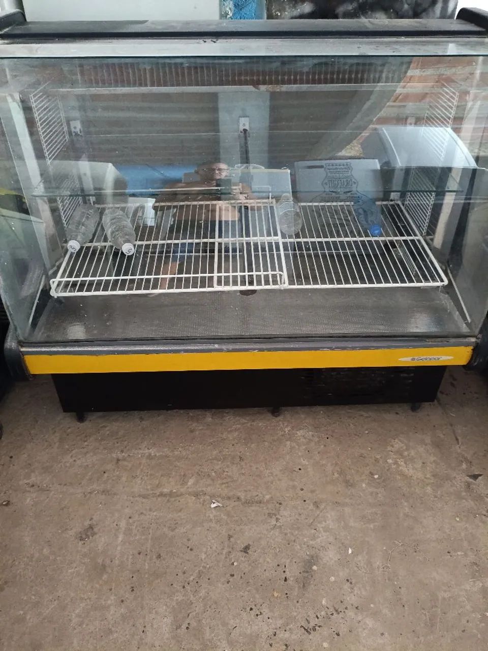 Vende-se expositor vitrine motor 110vts zap *