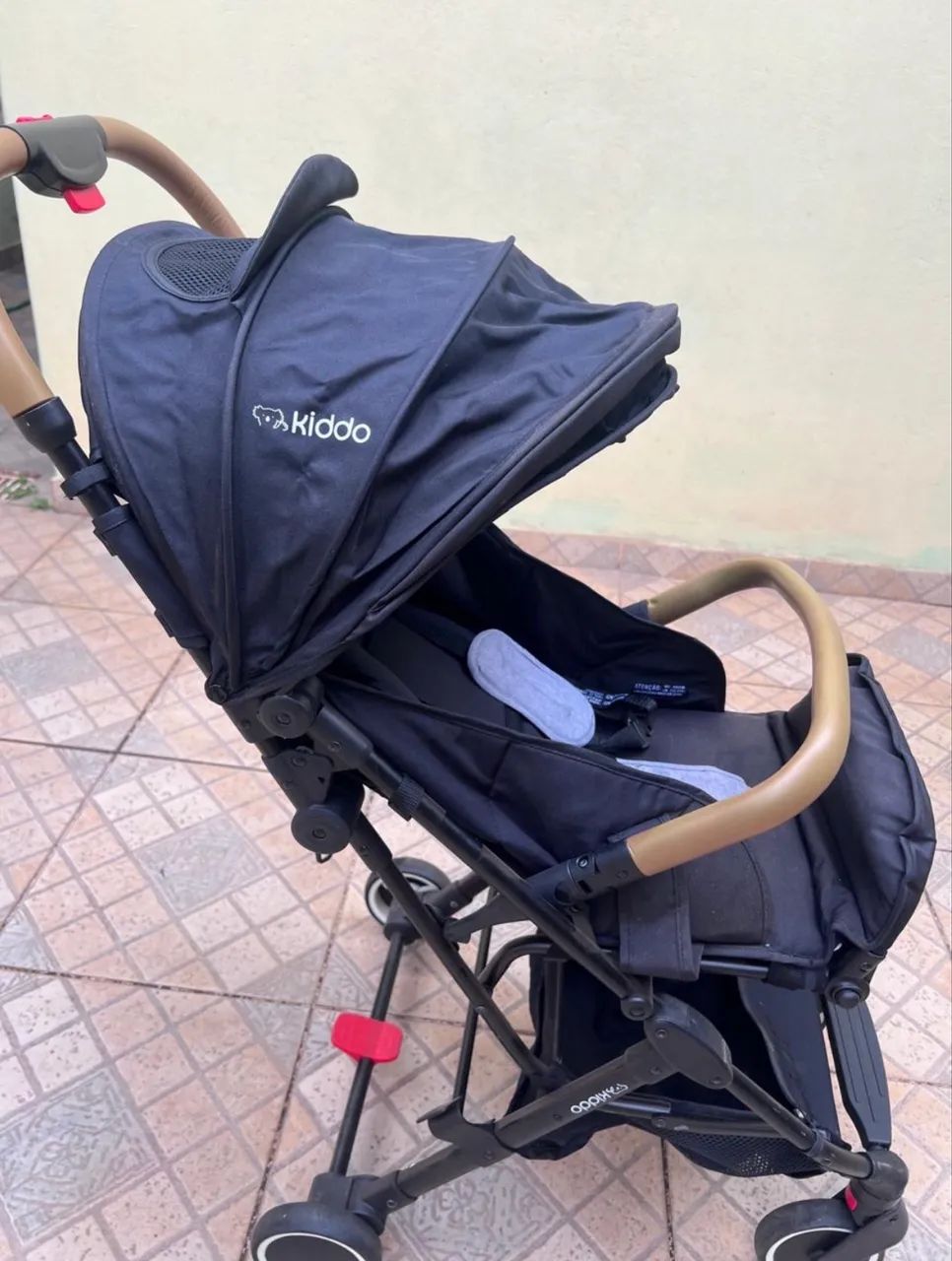 Carrinho de bebê Kiddo Sprint completo, com bebê conforto e base