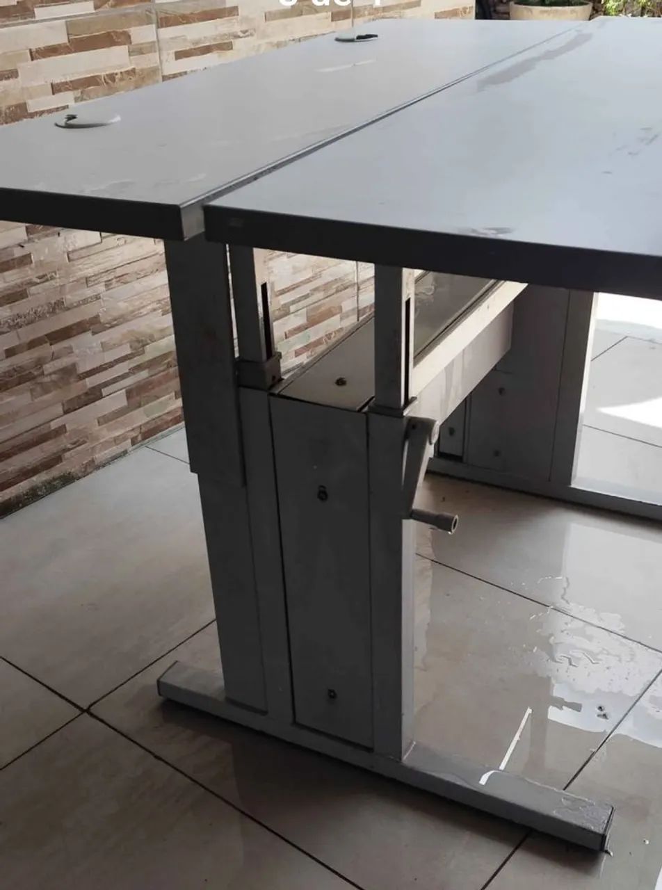 Adjustable Desk.443790569044725761