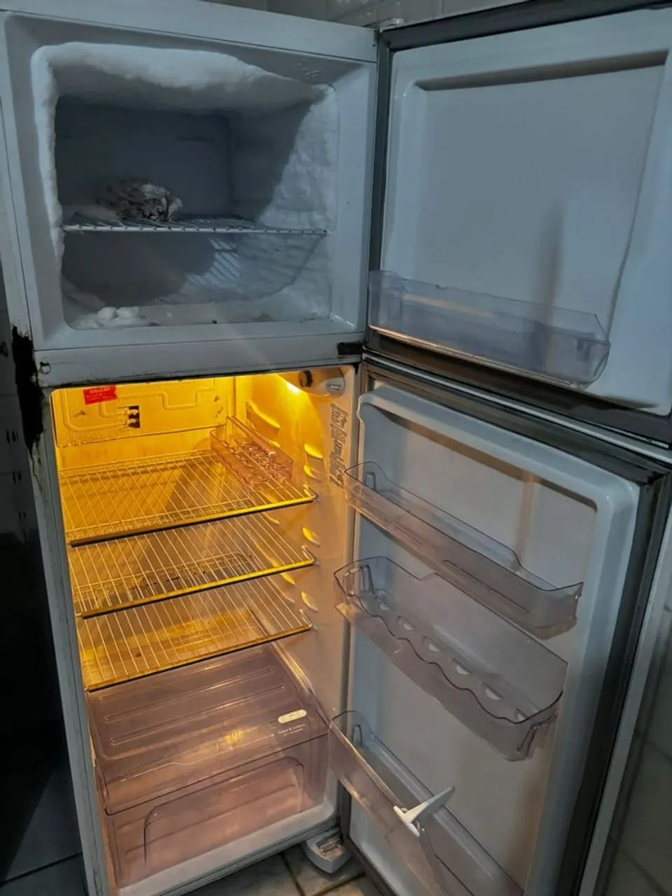 Vendo geladeira funcionando - Foto 3