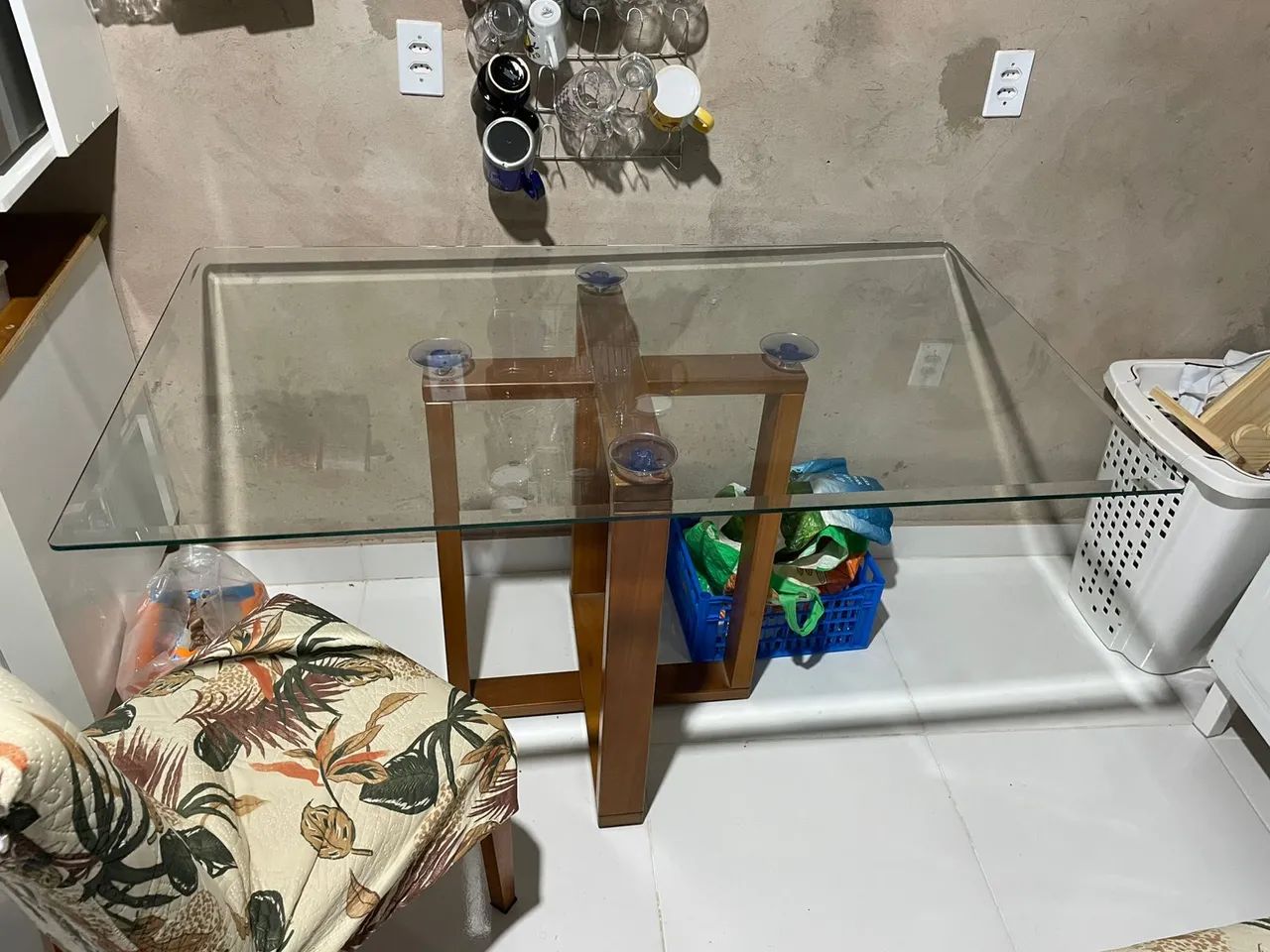 Mesa com tampão de vidro