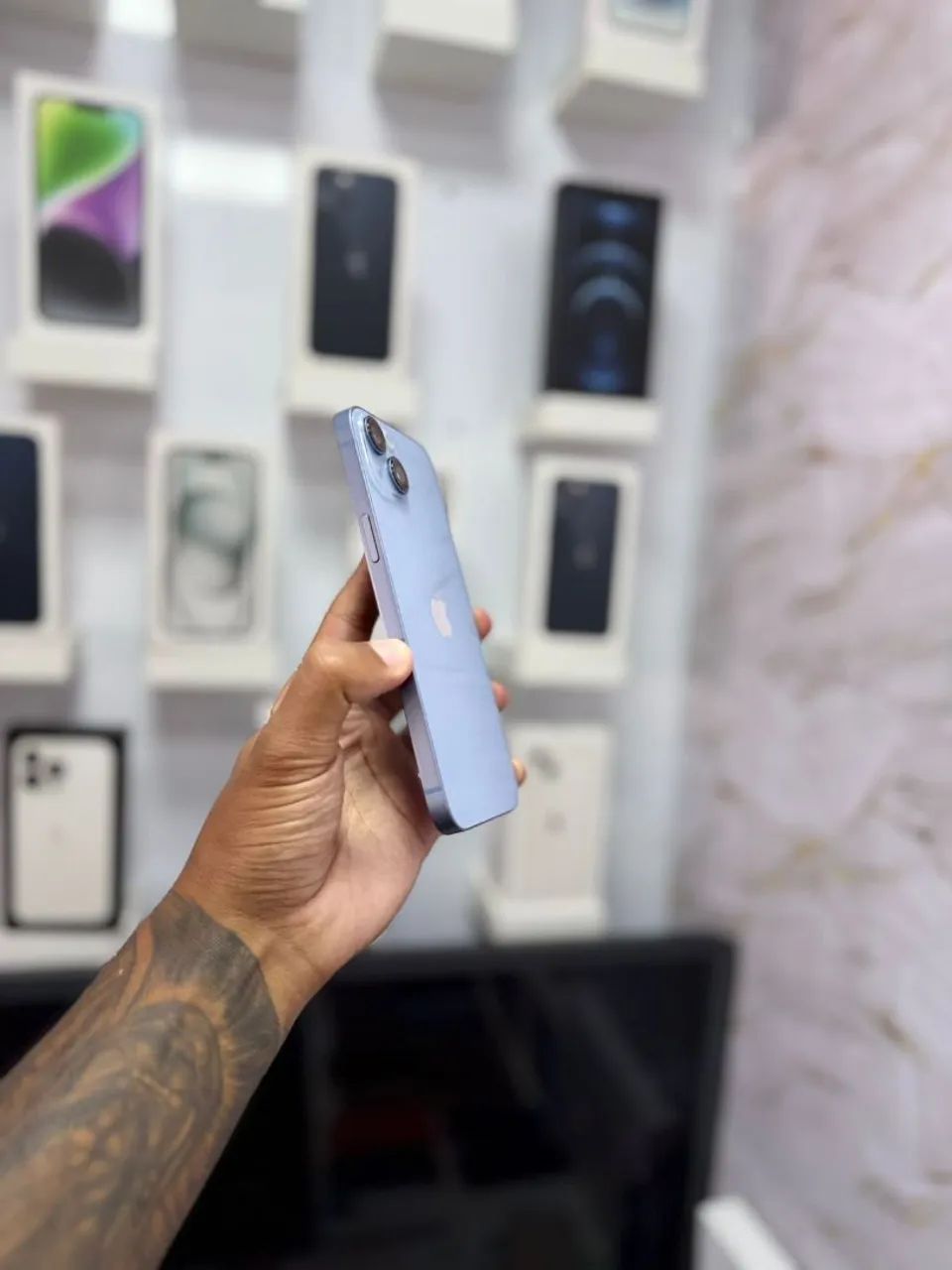 IPHONE 14 PLUS 128GB<br>R$ 2.699,00 MUITO LINDO - Foto 2