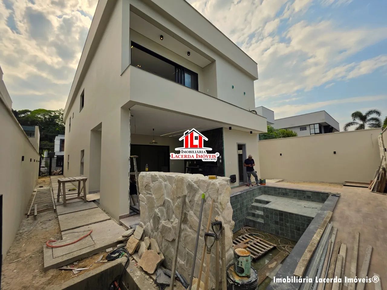 Alphaville Manaus 4, Casa Duplex com 5 Suítes sendo uma master com closet, Piscina e Energ - Foto 4