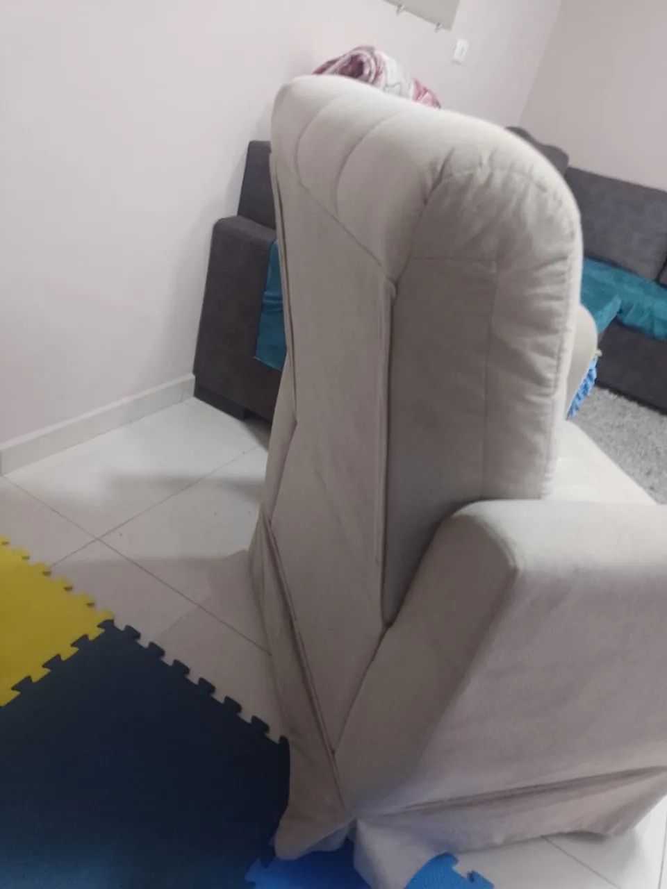 poltrona de amamentação com puff - Foto 3