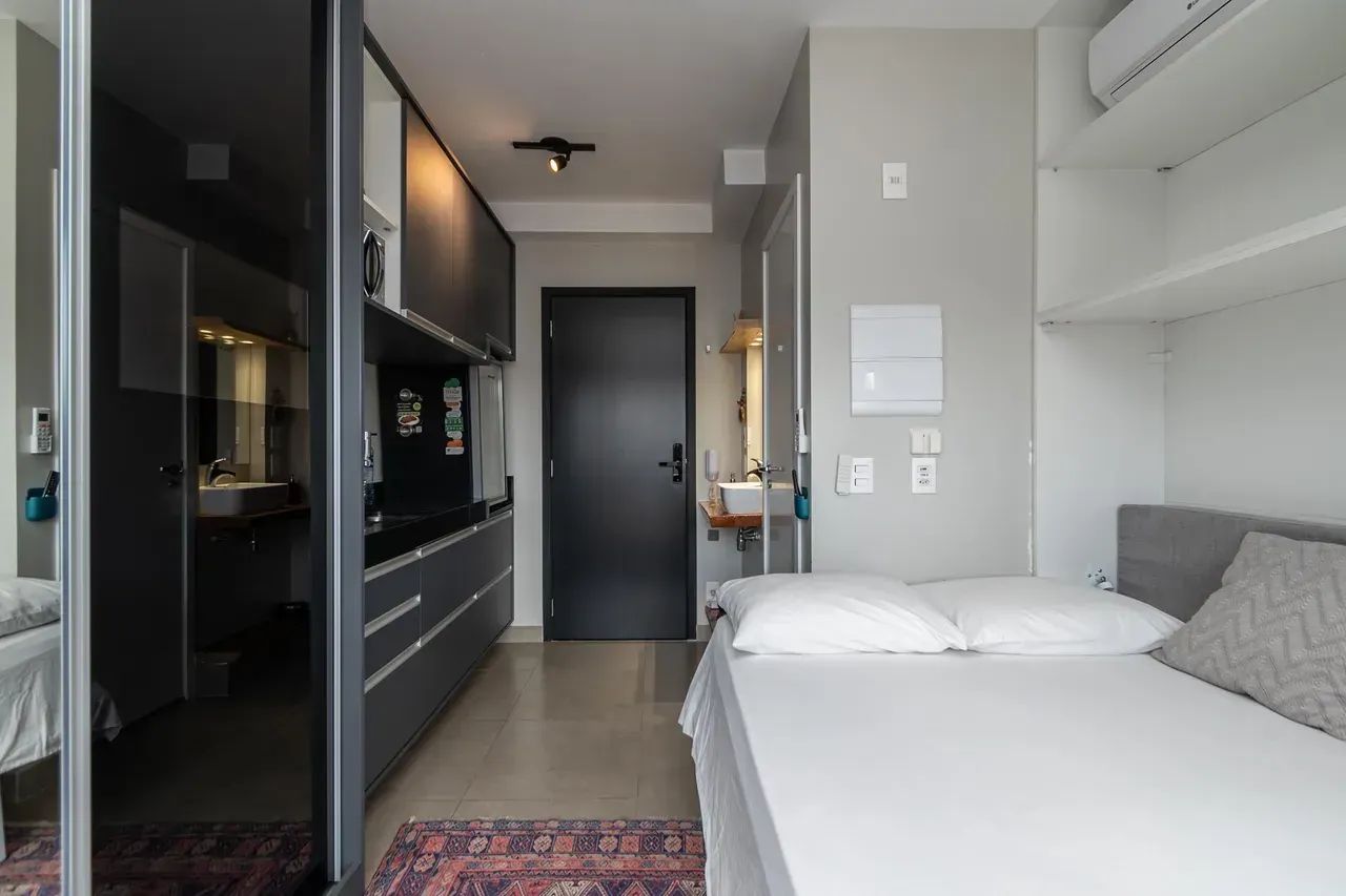 STUDIO EM PINHEIROS À VENDA COM 18M2 MOBILIADO - Foto 2