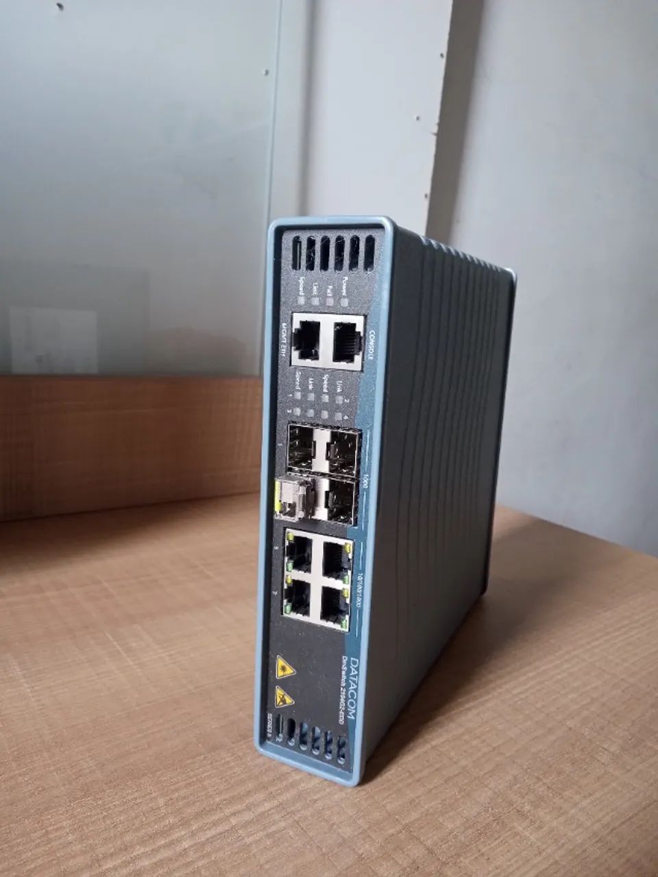 Switch Datacom DmSwitch 2104G2 - EDD sII (Usado)