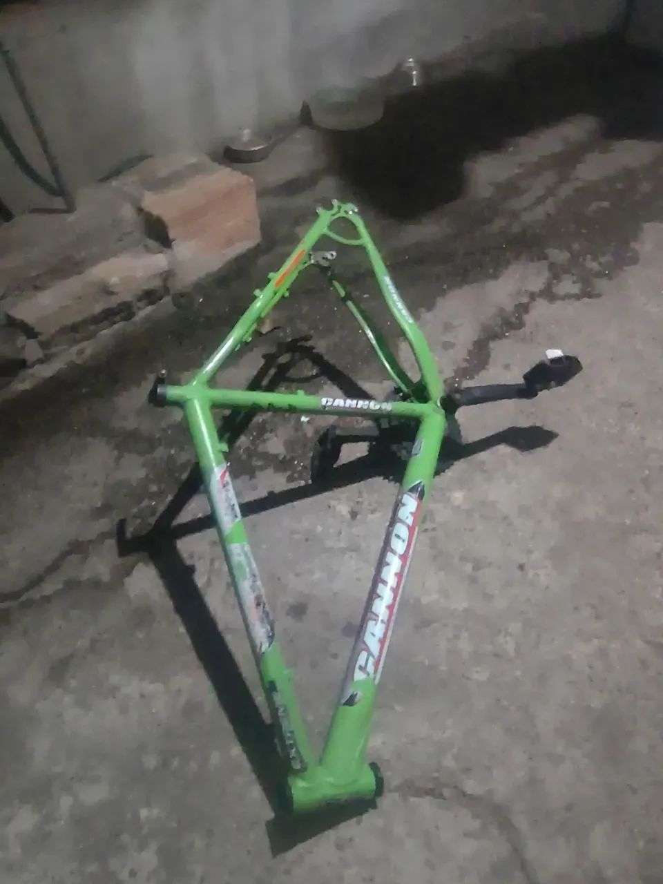 Quadro de Bike Aro 26 com Coroa e Pedivela - Foto 3