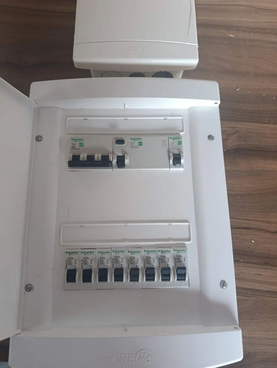 Quadro de distribuição embutir 