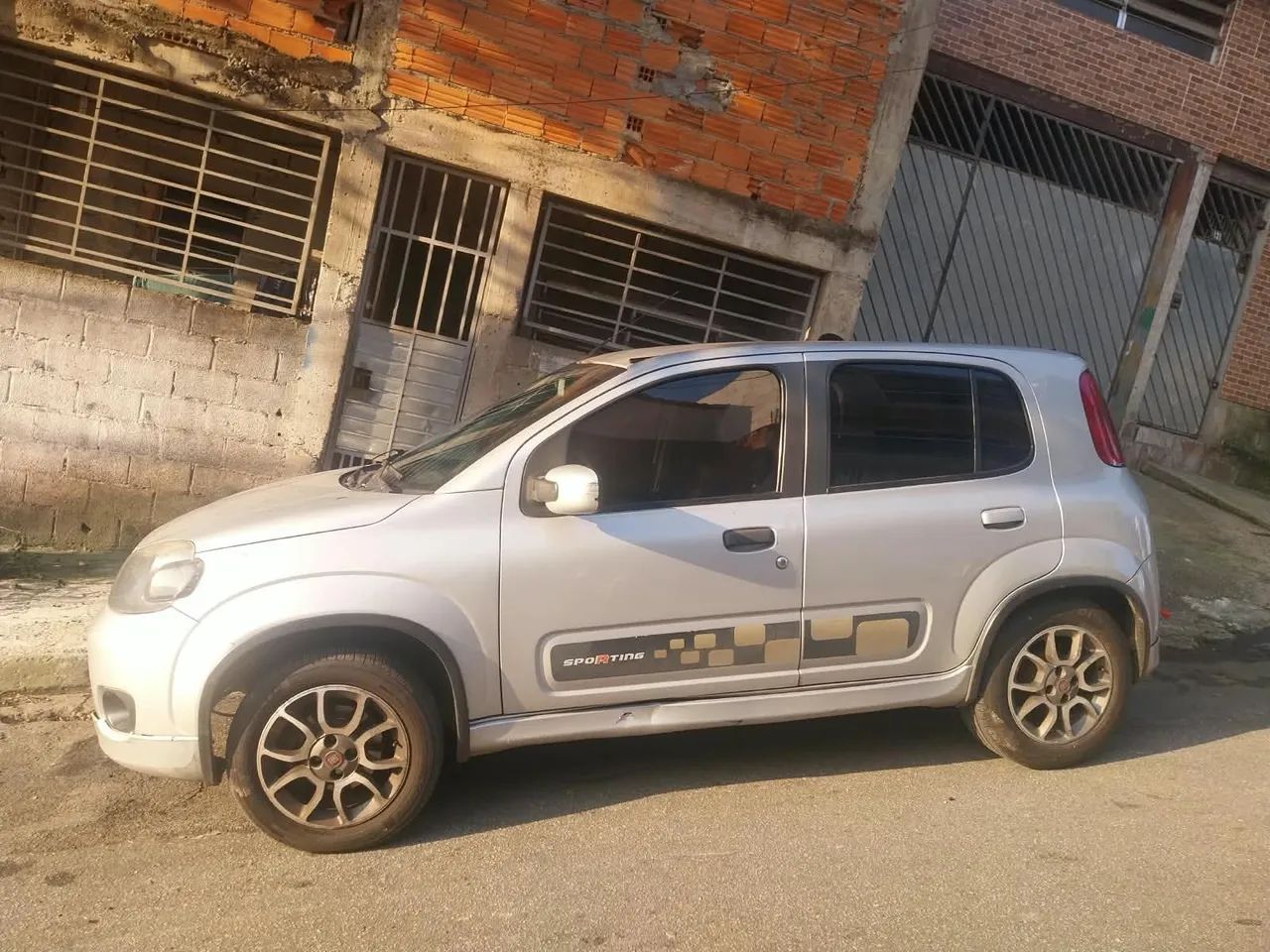 Fiat Uno Sporting 1.4 EVO Fire Flex 8V 4P 2012 - Foto 3