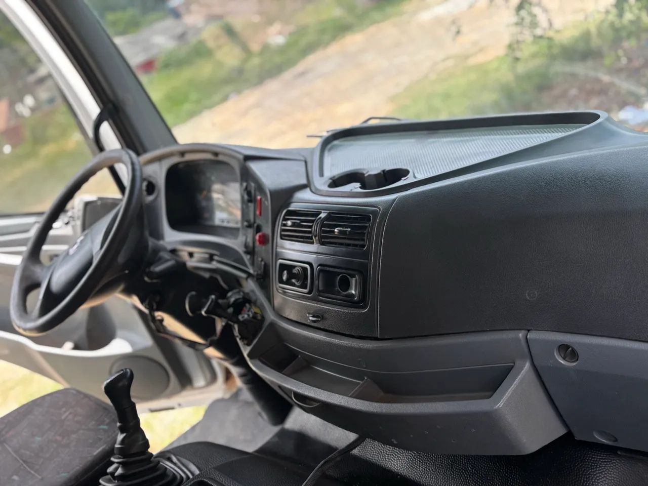 MB AXOR 2831 Caçamba com ar condicionado traçado 6x4 bem conservado  - Foto 12