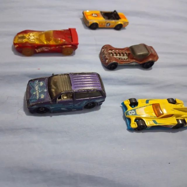 Lote com 5 Carrinhos Hot Wheels  - Foto 4