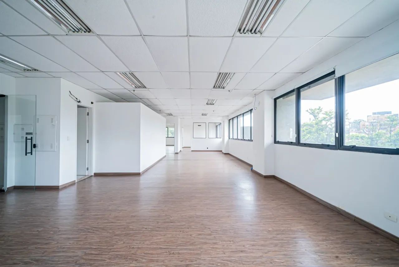 Sala Comercial para Locação em Santo Amaro  242m², 4 Banheiros e 4 Vagas - Foto 3