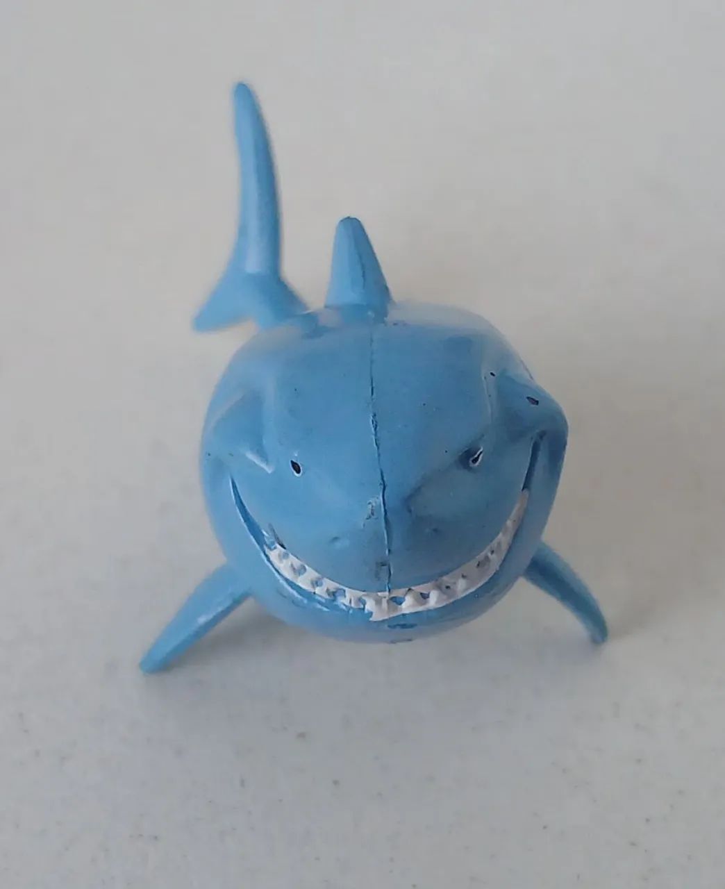 BONECO MINIATURA PROCURANDO NEMO BRUCE ORIGINAL DISNEY PIXAR