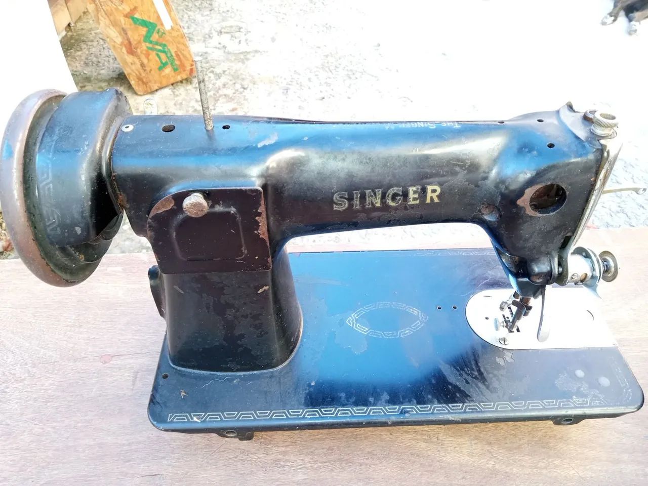 Máquina antiga de costura Singer  - Foto 5