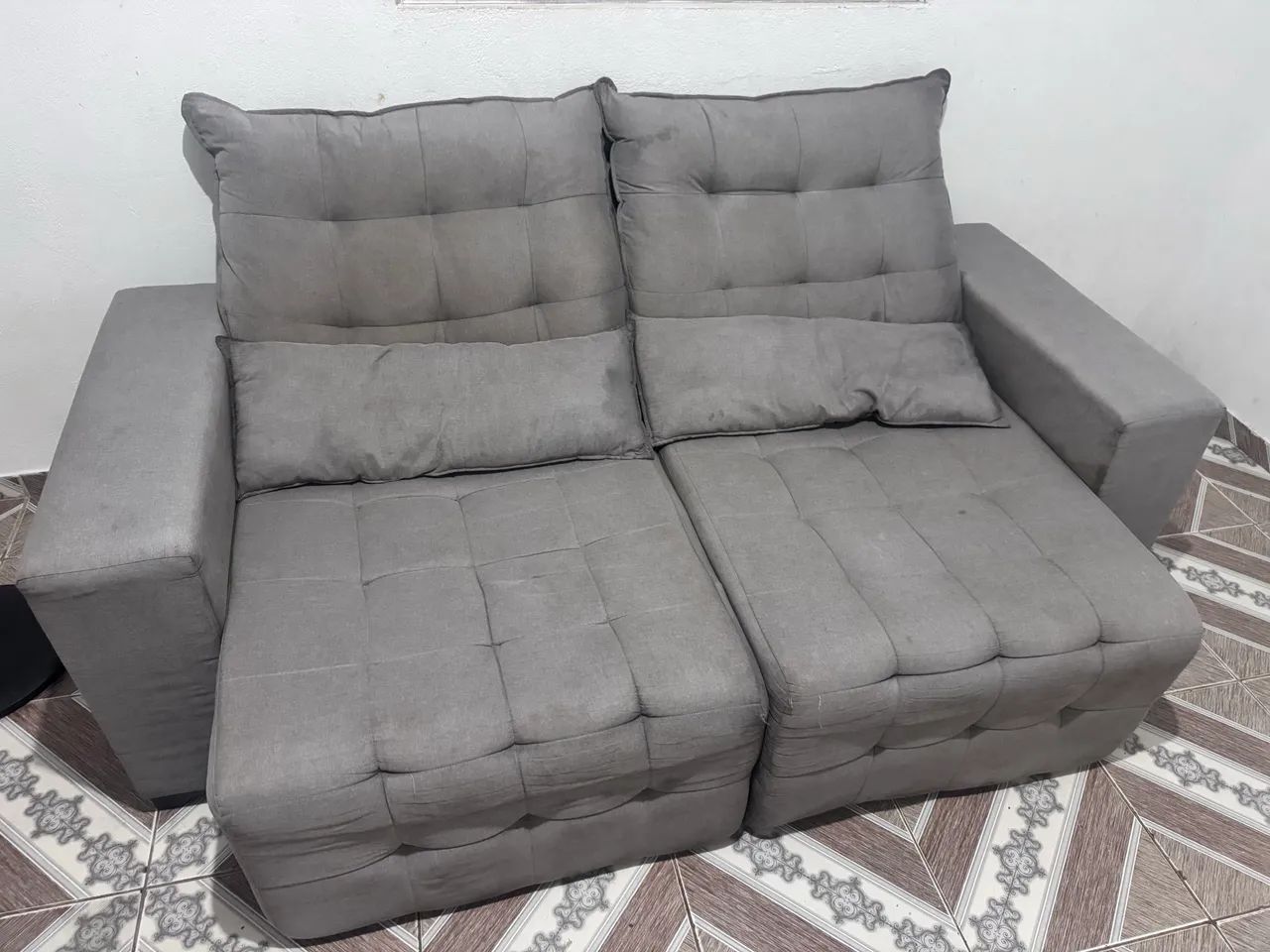 SOFÁ RETRÁTIL E RECLINÁVEL 