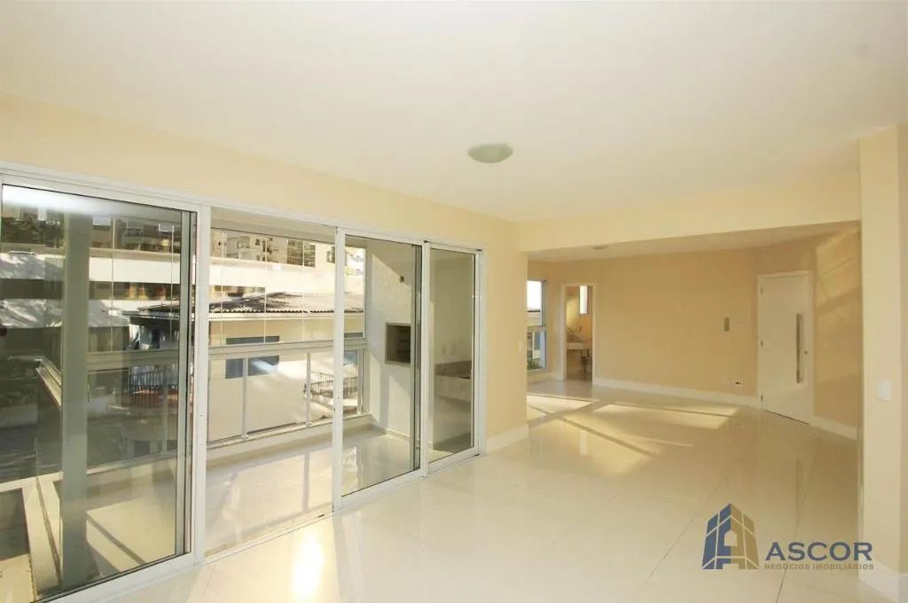 Apartamento Semimobiliado com 4 Quartos e 3 Vagas na Av. Trompowsky - Foto 2