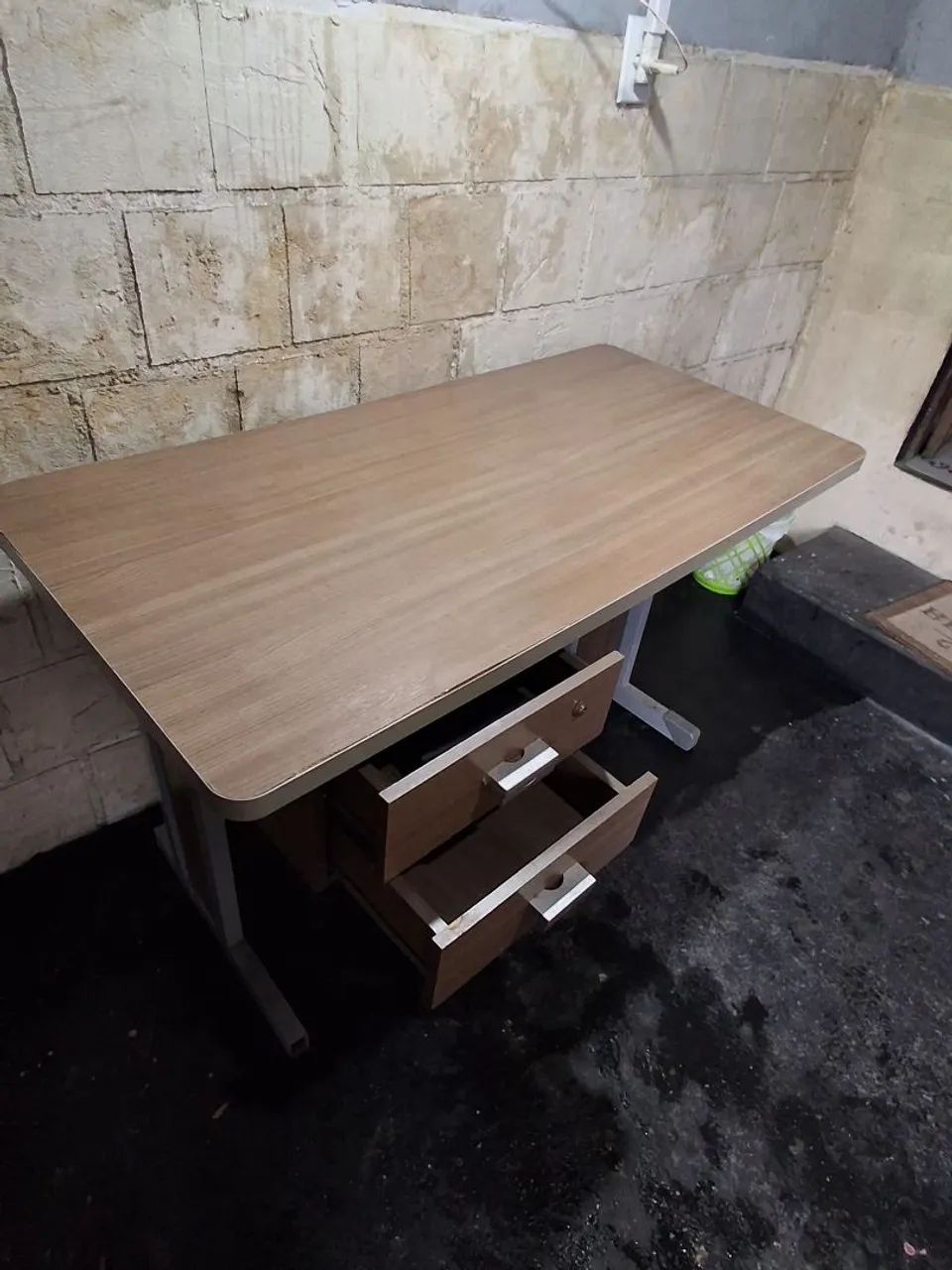 Mesa de escritório em bom estado  - Foto 4