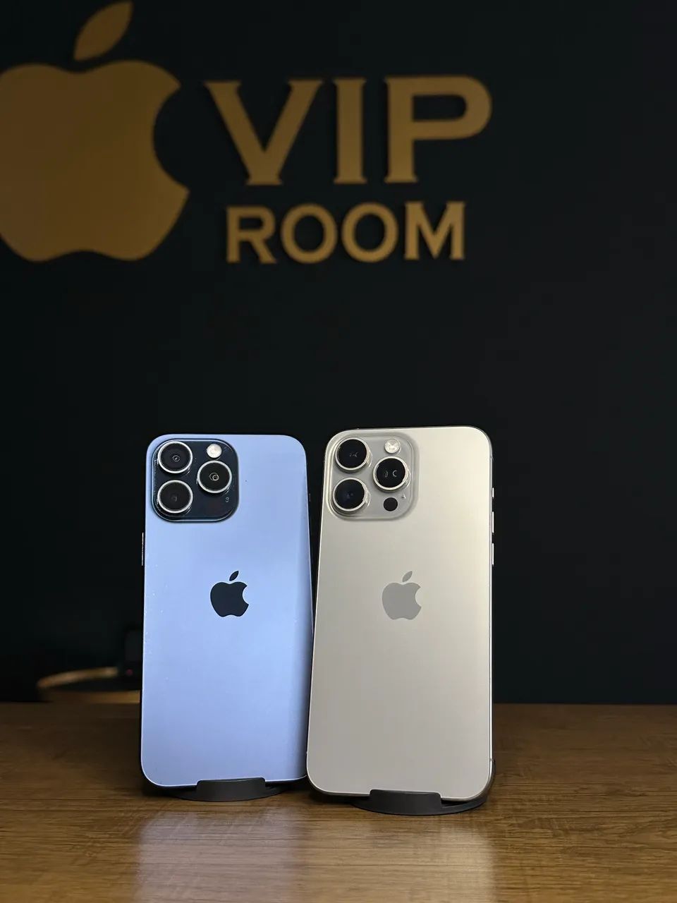 iPhone 15 Pro Max 256gb azul e cinza semi novos impecáveis - Foto 2