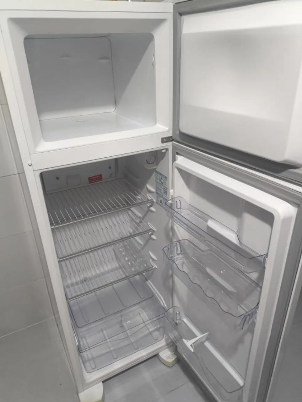 Geladeira Seminova 260L aceito trocas - Geladeiras e Freezers
