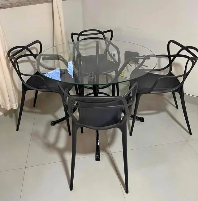 MESA DE JANTAR DE VIDRO + 4 CADEIRAS