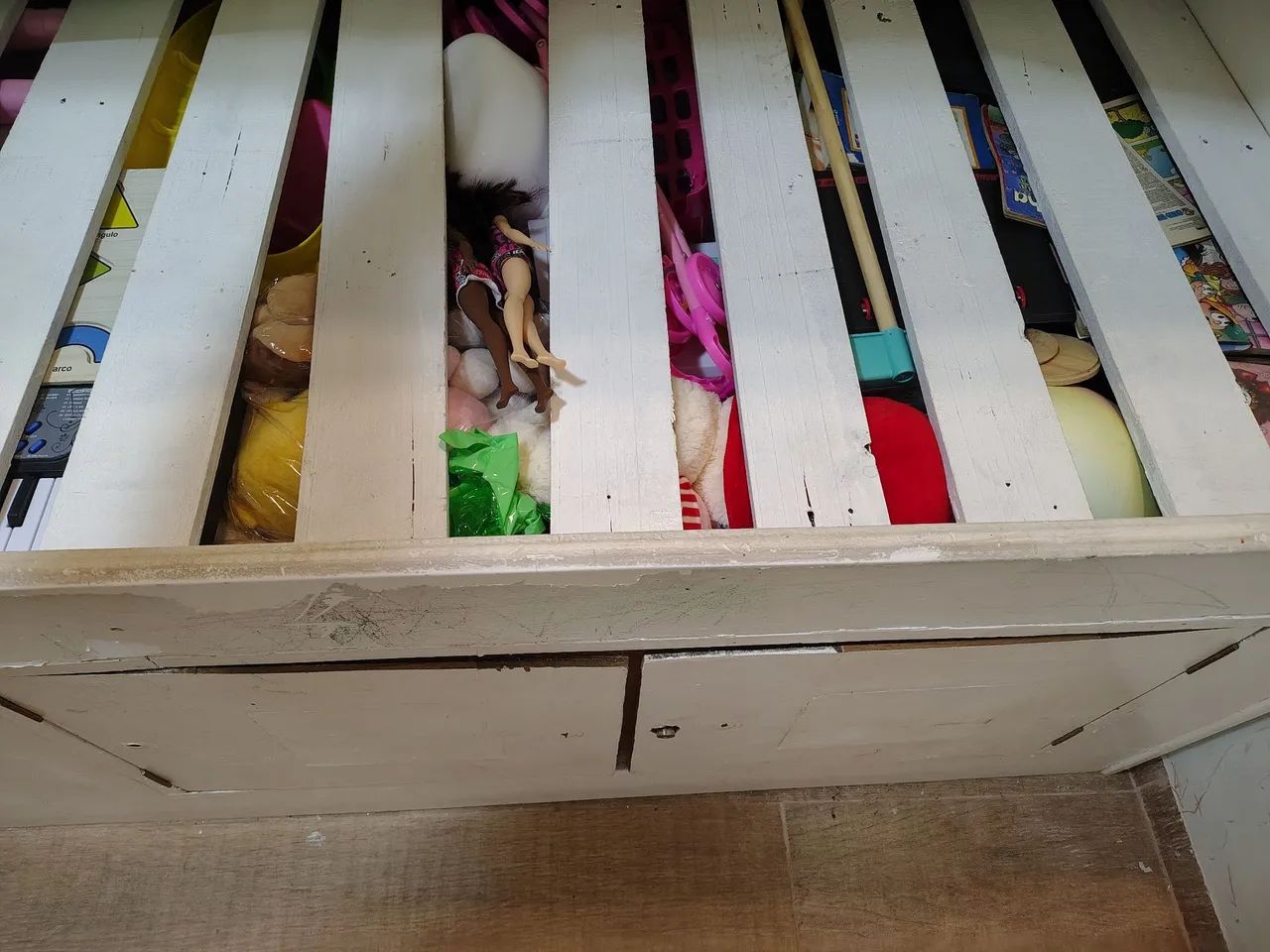 CAMA SOLTEIRO BAÚ DE MADEIRA COM 3 GAVETAS (precisa de reforma) - Foto 2