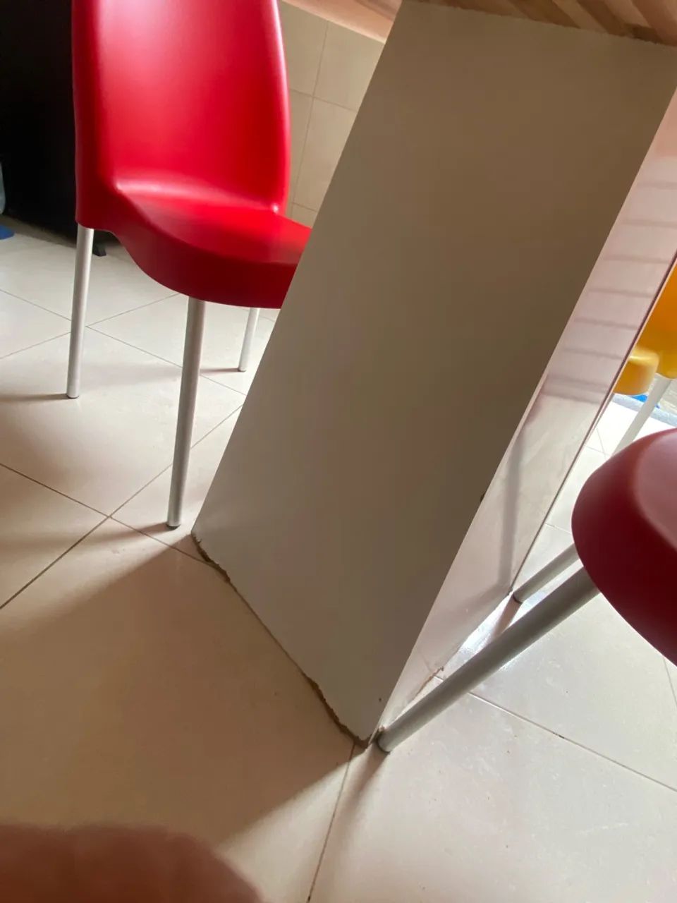 Mesa com tampo de vidro + 4 cadeiras - Foto 3
